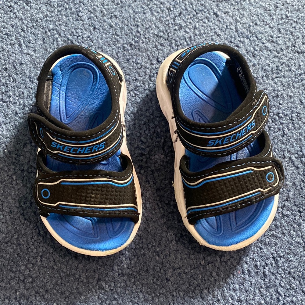 Sketchers light up velcro sandals
